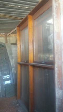 Foto 1 - Compro portas- janelas- portão- louças